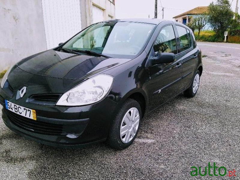 2006' Renault Clio photo #1