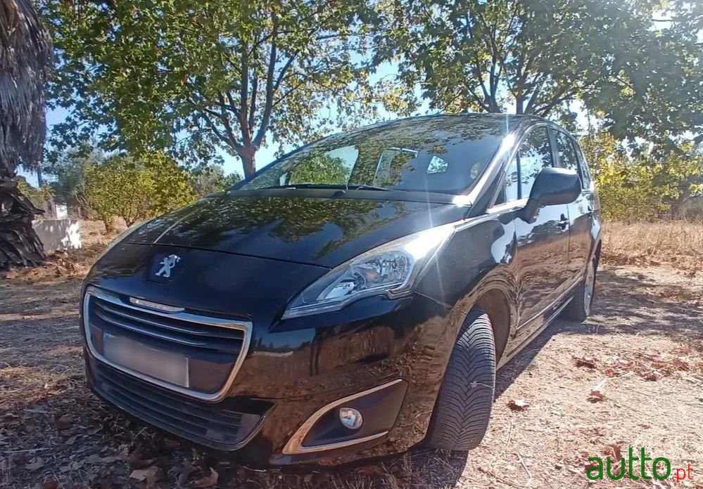 2014' Peugeot 5008 photo #1