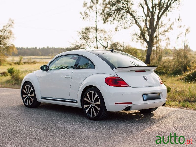 2015' Volkswagen New Beetle photo #3
