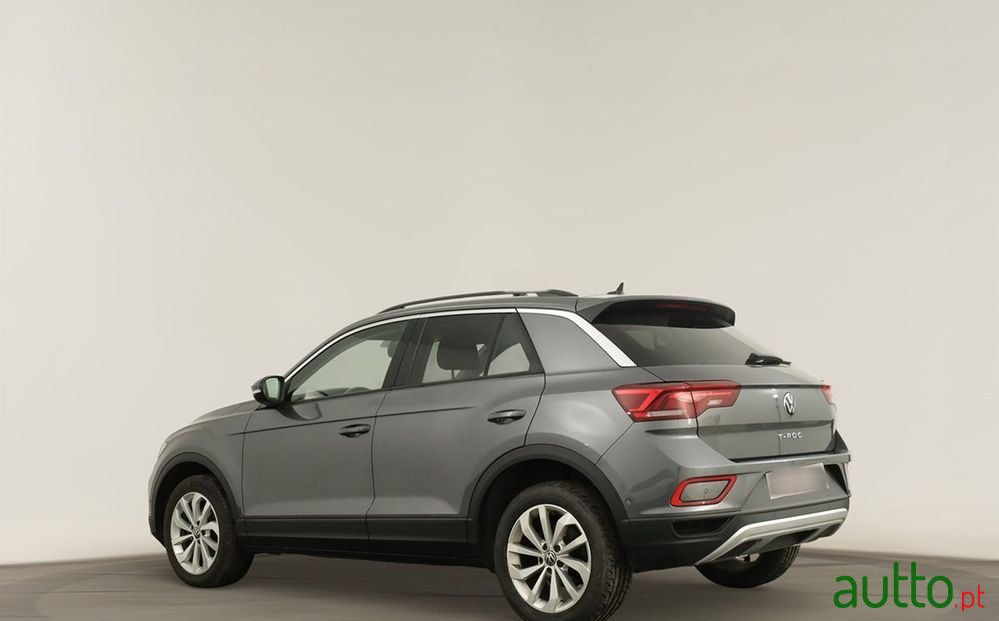 2023' Volkswagen T-Roc photo #2