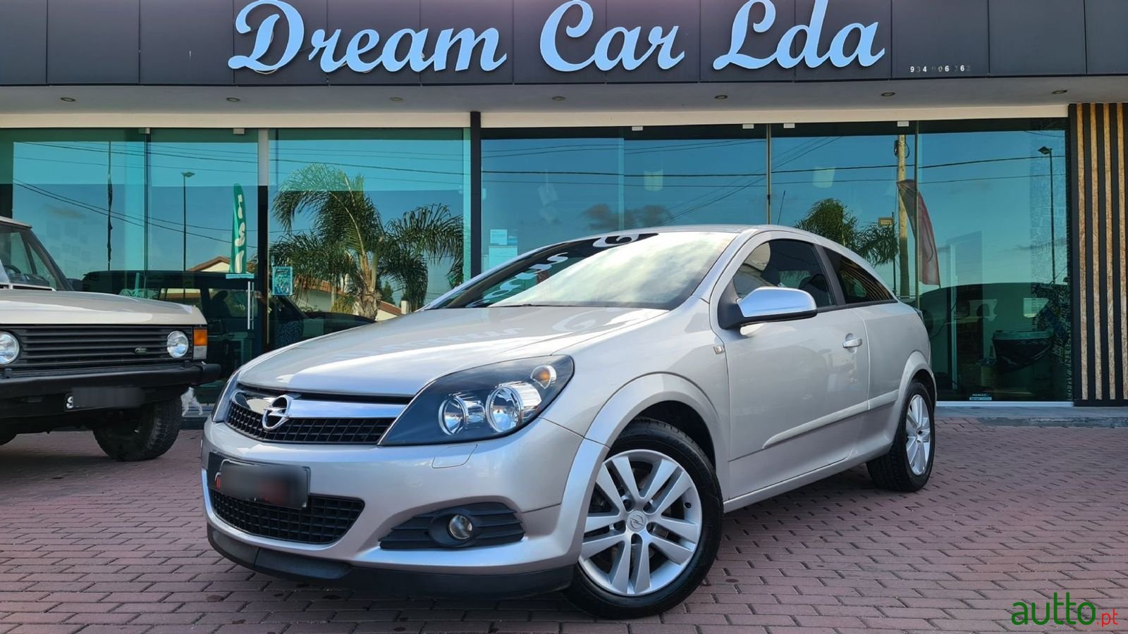 2008' Opel Astra-Gtc photo #2