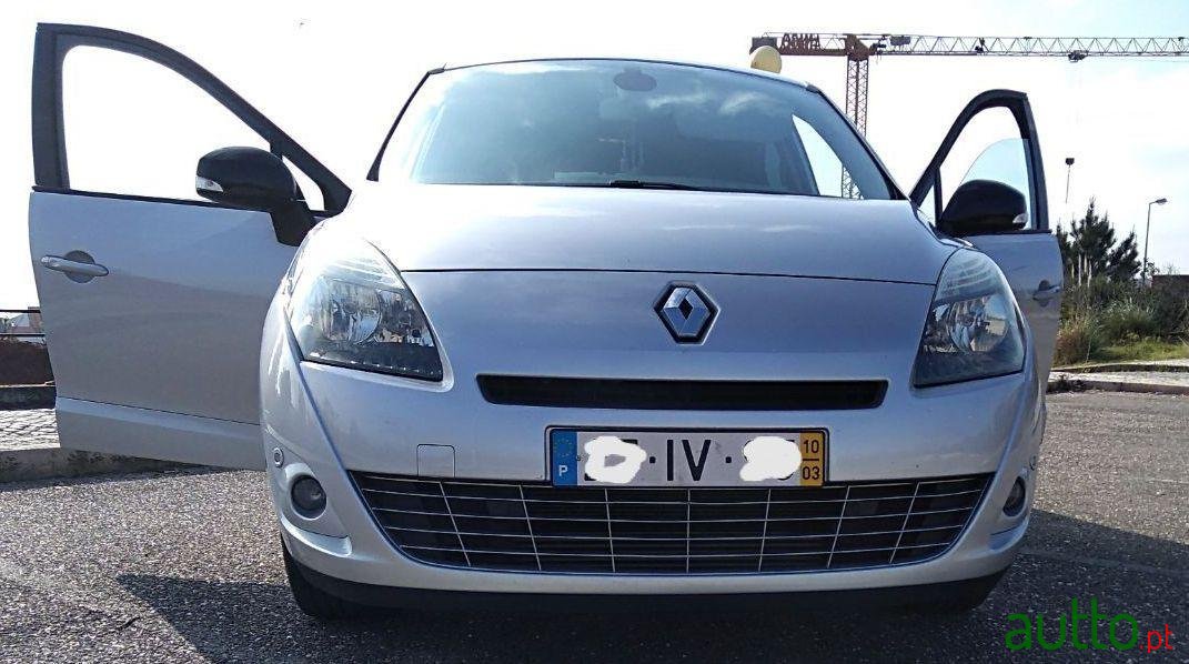 2010' Renault Grand Scenic photo #4