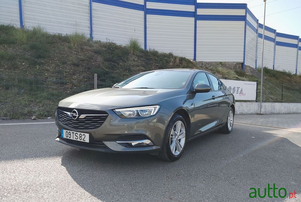 2017' Opel Insignia Grand Sport photo #3