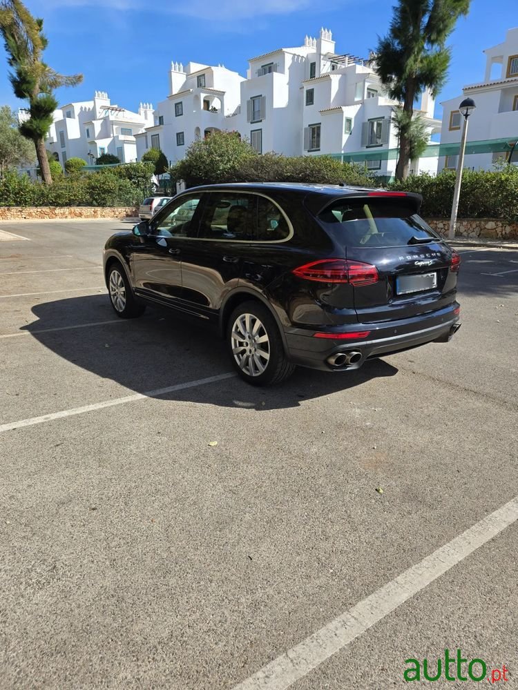 2016' Porsche Cayenne S E-Hybrid photo #2