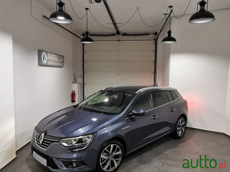 2017' Renault Megane Sport Tourer photo #1