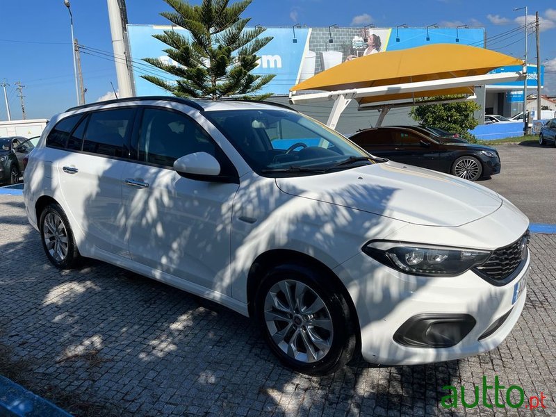 2020' Fiat Tipo Station Wagon photo #5