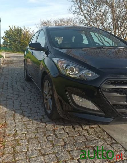 2015' Hyundai i30 Sw photo #2