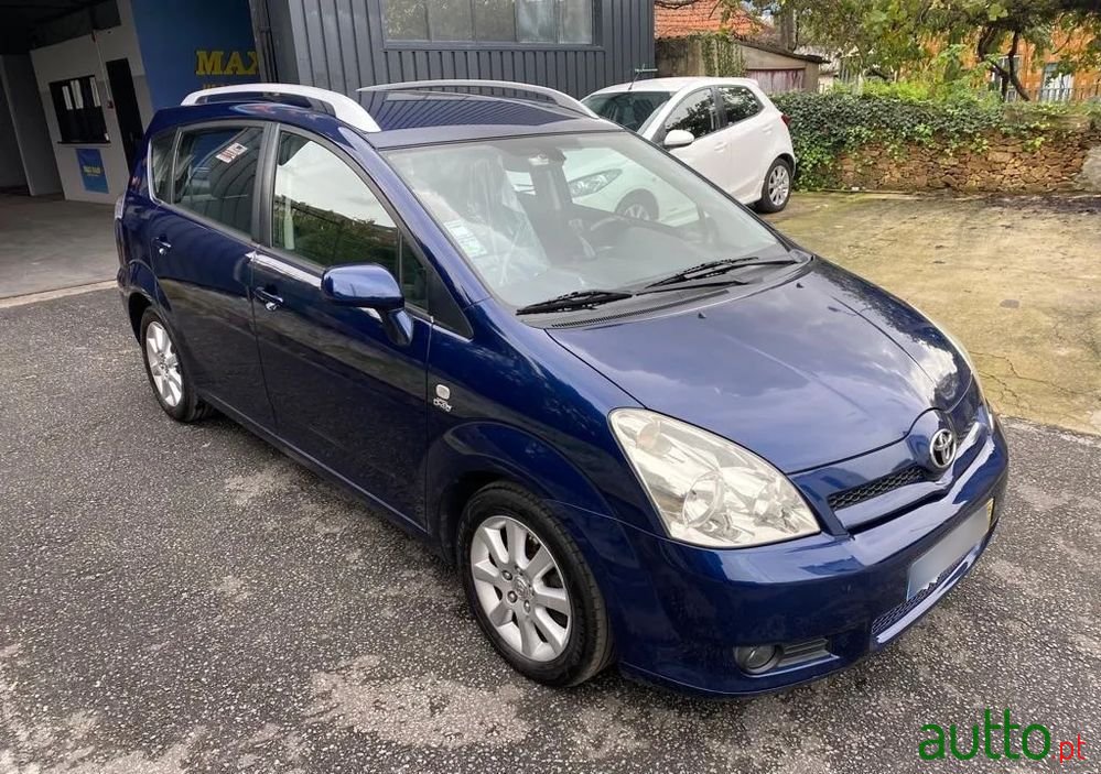 2005' Toyota Corolla Verso photo #1