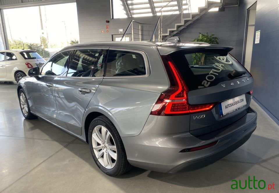 2019' Volvo V60 photo #3