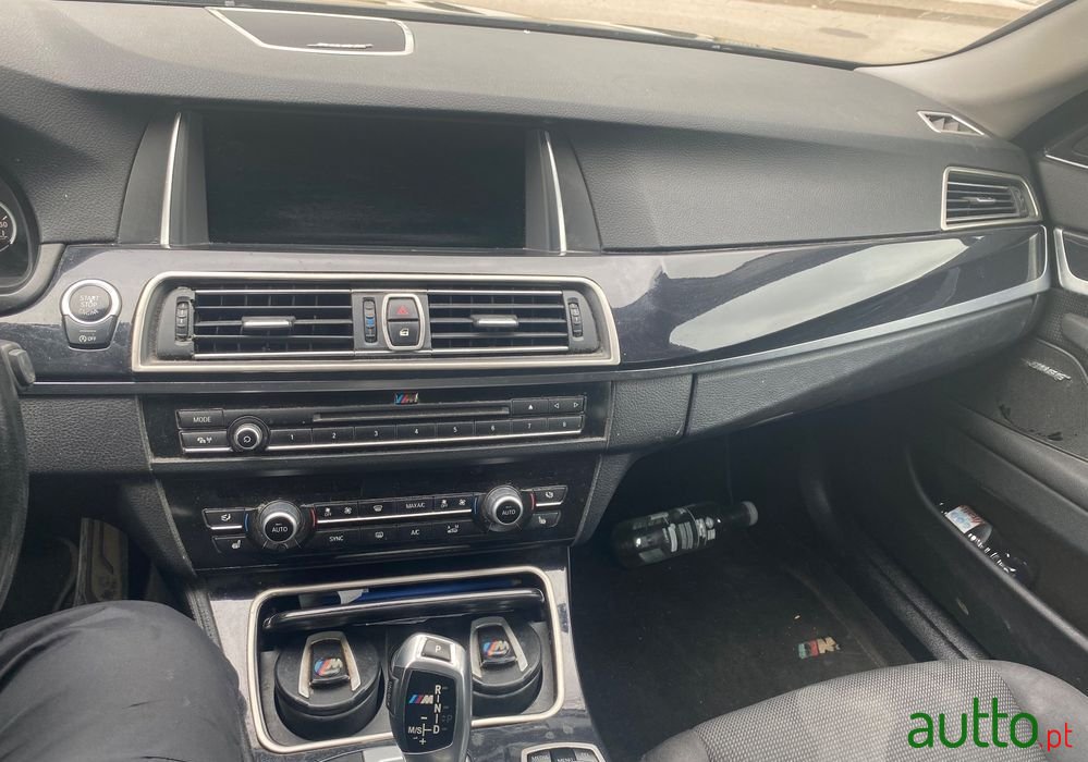 2013' BMW 520 D Pack M Auto photo #5