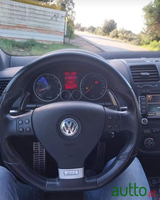 2005' Volkswagen Golf photo #4