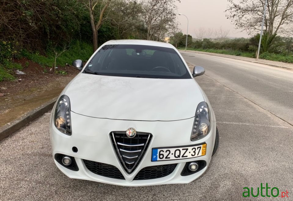 2016' Alfa Romeo Giulietta photo #1