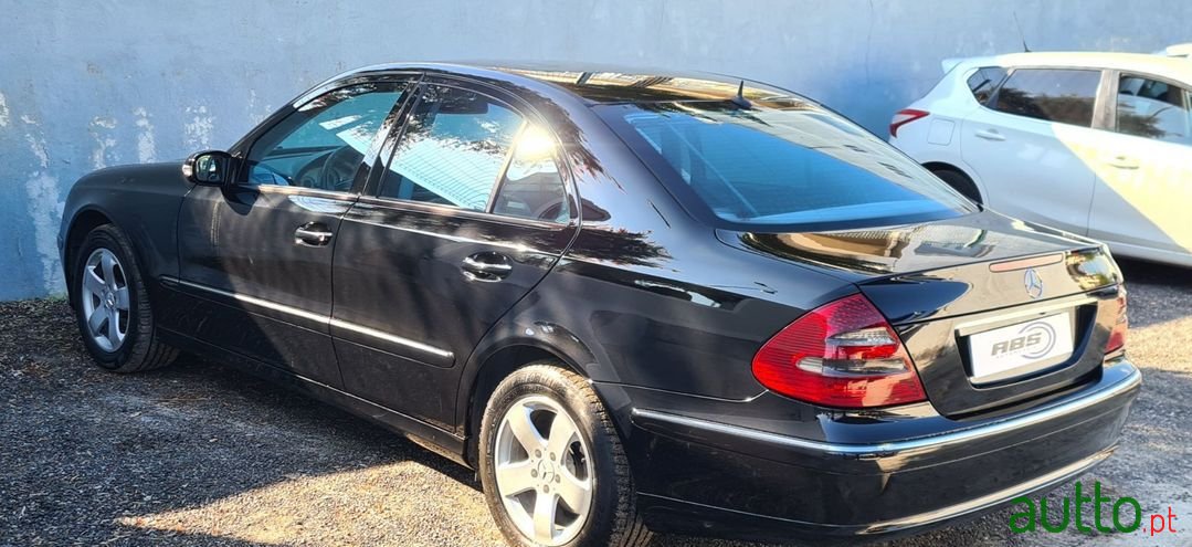 2004' Mercedes-Benz E-220 photo #4