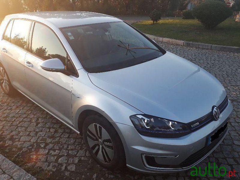 2015' Volkswagen Golf photo #3