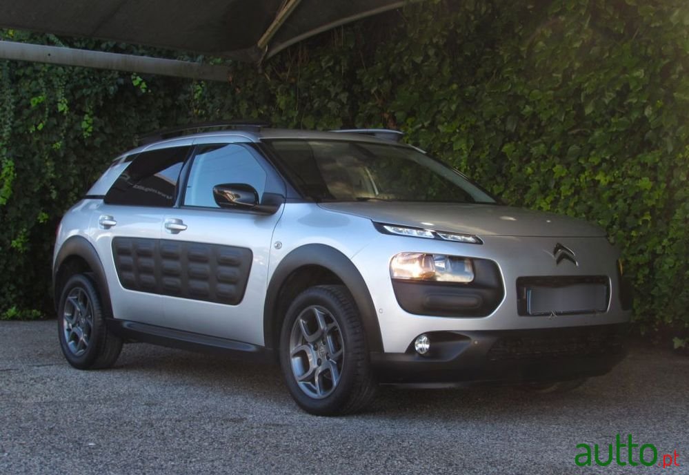 2018' Citroen C4 Cactus photo #1