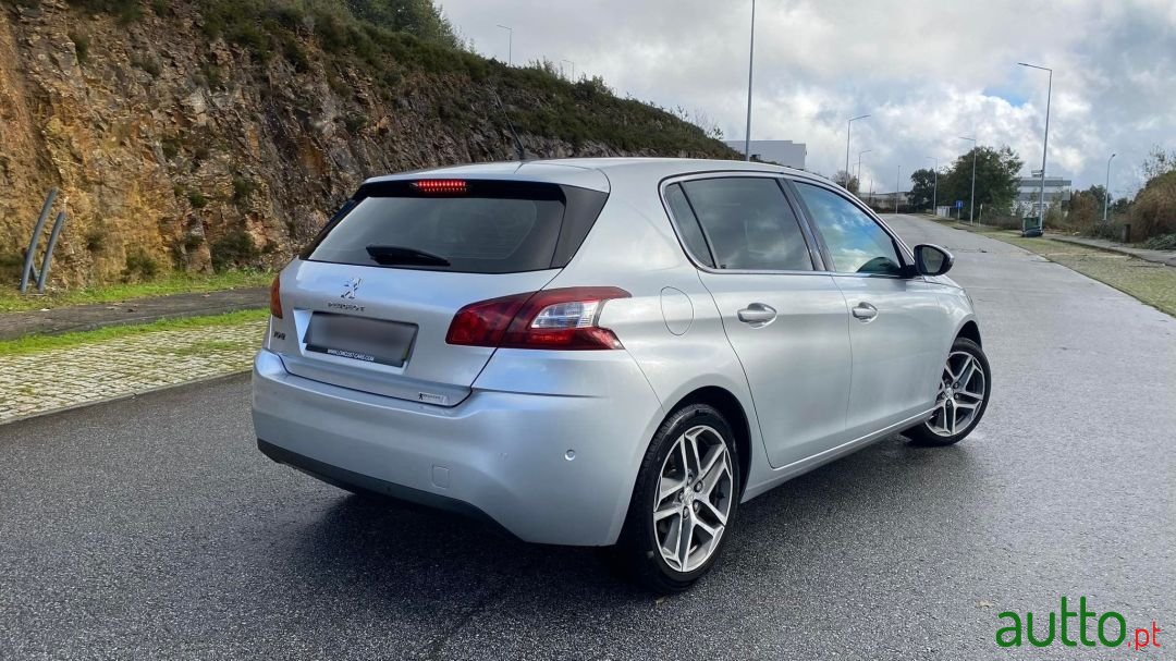2013' Peugeot 308 photo #3