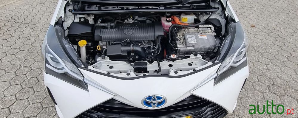 2017' Toyota Yaris photo #6