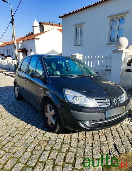 2009' Renault Scenic 1.5 Dci Confort photo #1