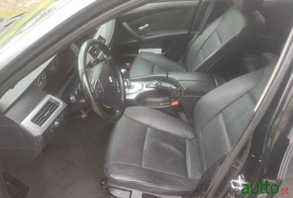 2008' BMW 520 photo #3