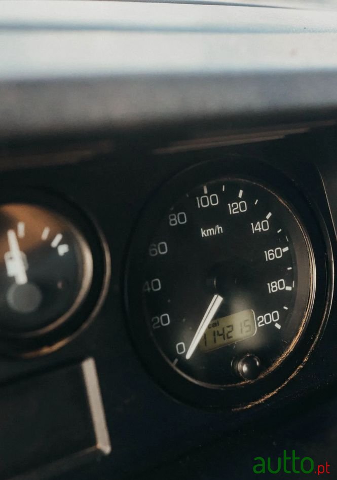 2002' Land Rover Defender photo #6