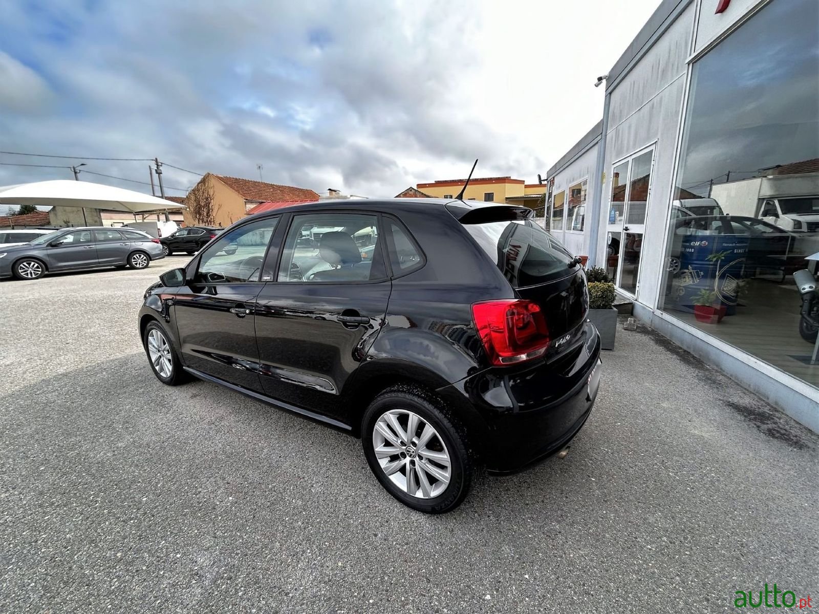 2012' Volkswagen Polo photo #6