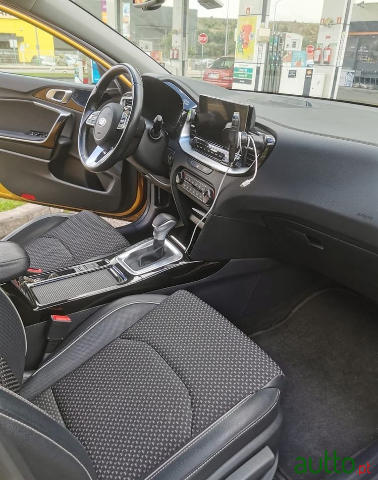 2020' Kia XCeed photo #6