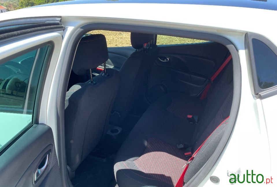 2015' Renault Clio photo #4