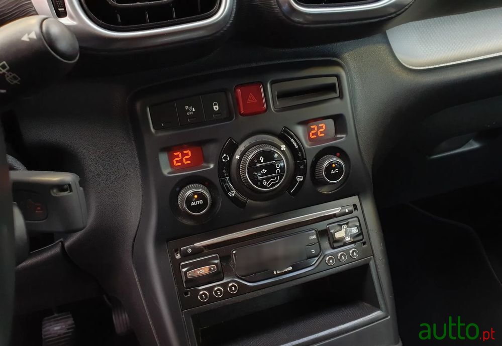 2014' Citroen C3 Picasso photo #6