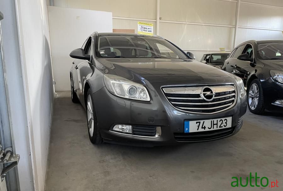 2010' Opel Insignia Sports Tourer photo #2