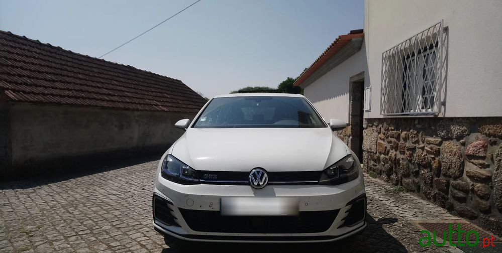 2017' Volkswagen Golf photo #1