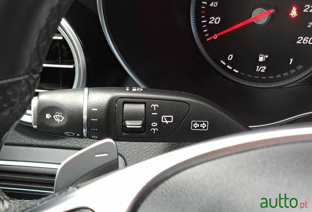 2017' Mercedes-Benz Classe C photo #6