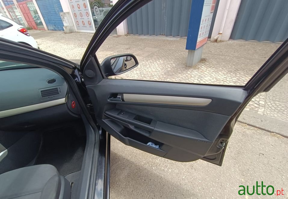 2008' Opel Astra Caravan photo #6