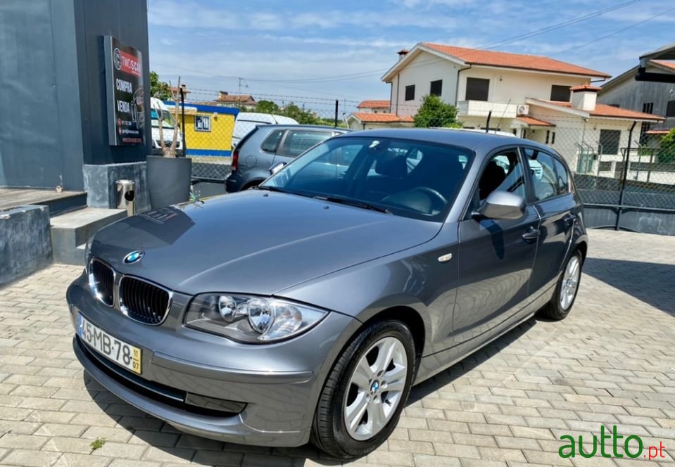 2011' BMW 118 D photo #1