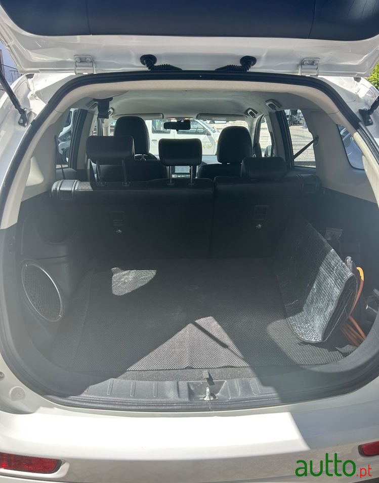 2014' Mitsubishi Outlander photo #5