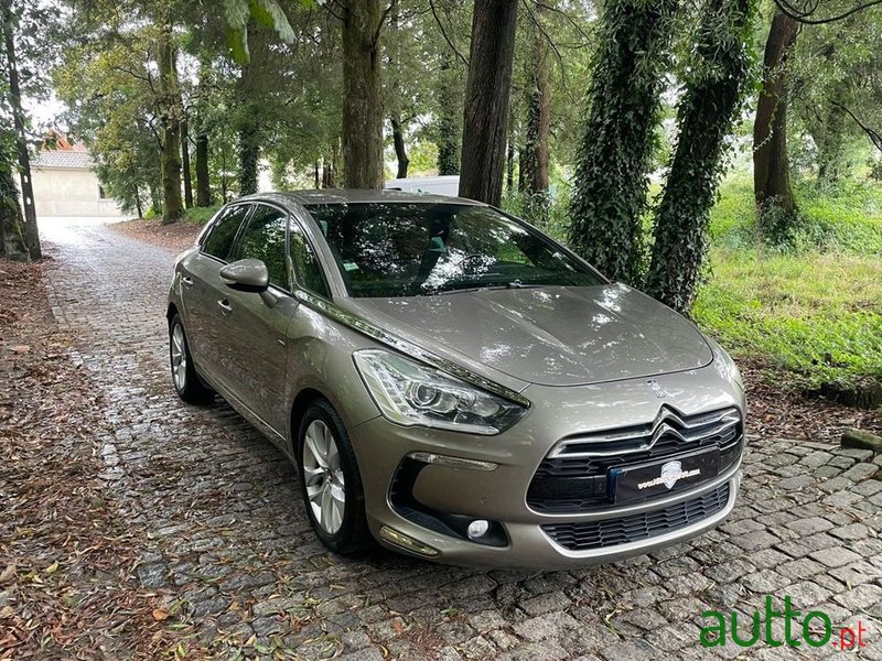 2012' Citroen DS5 photo #1