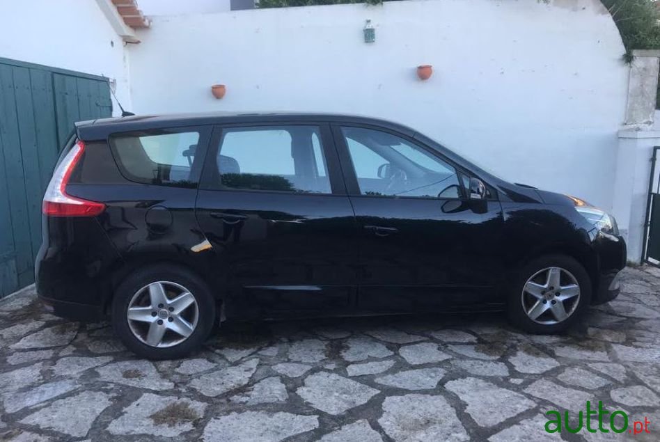 2014' Renault Grand Scenic photo #1