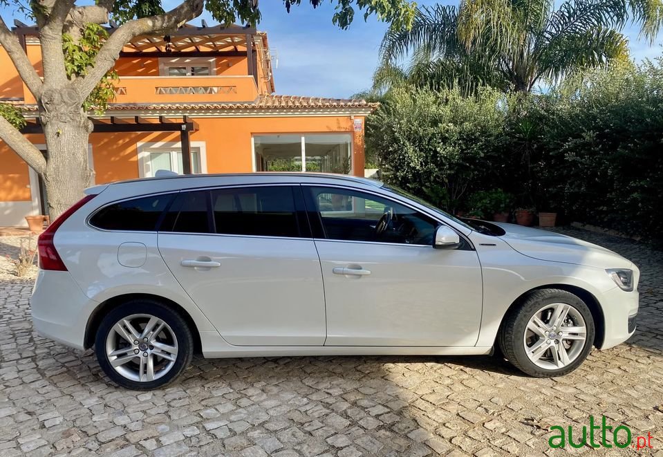 2016' Volvo V60 photo #3