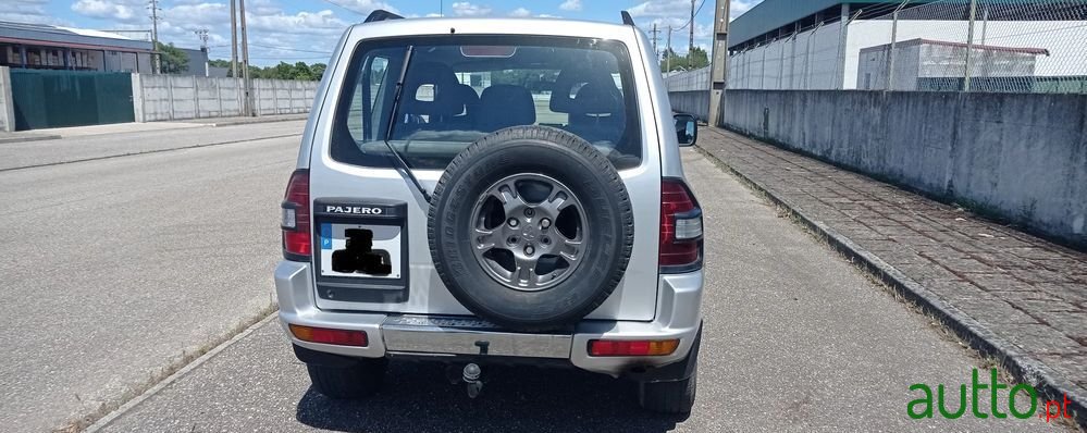 2000' Mitsubishi Pajero photo #3