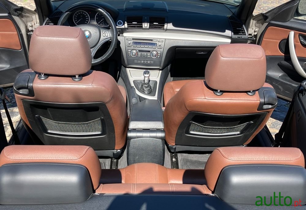 2011' BMW 118 D Cabrio photo #6