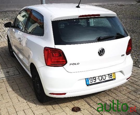 2015' Volkswagen Polo photo #2