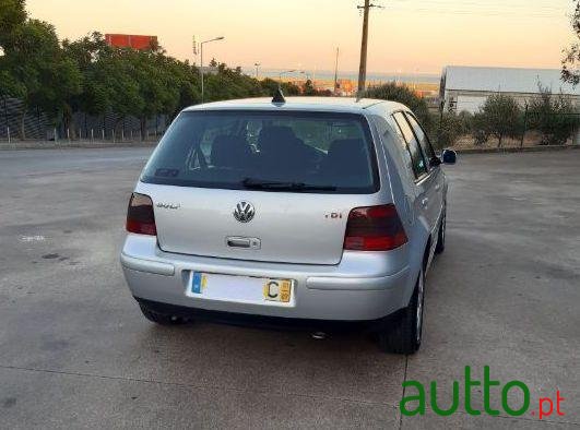 2001' Volkswagen Golf photo #1