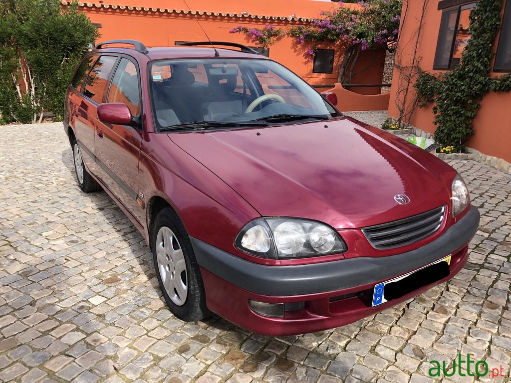 1998' Toyota Avensis photo #3