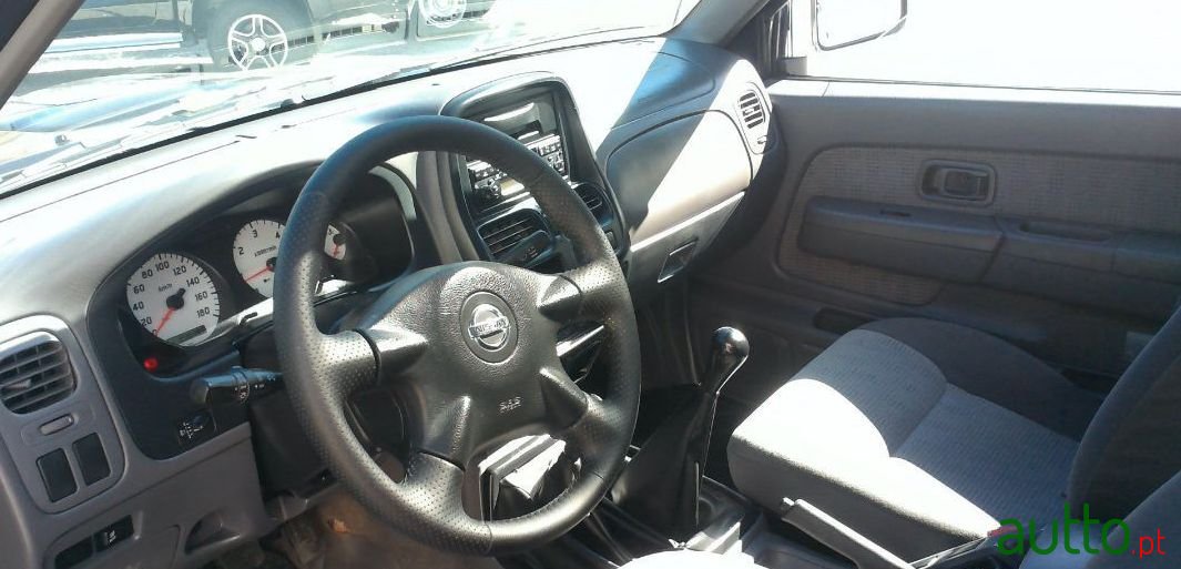 2002' Nissan Navara photo #2