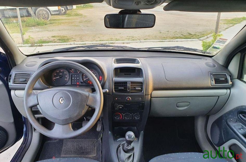 2002' Renault Clio 1.5 Dci photo #4