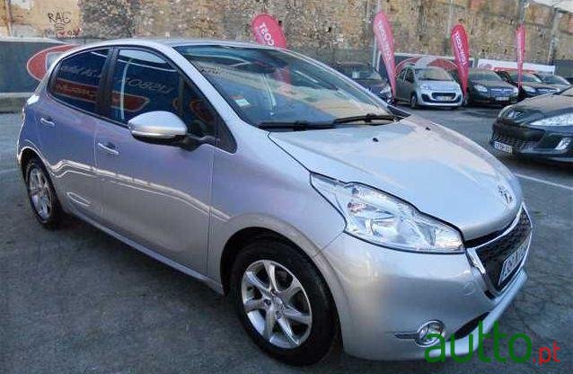 2013' Peugeot 208 1.4 Hdi Active photo #2
