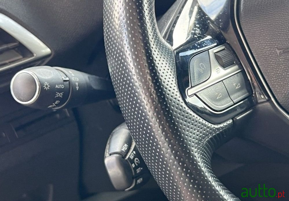 2020' Peugeot 3008 photo #5