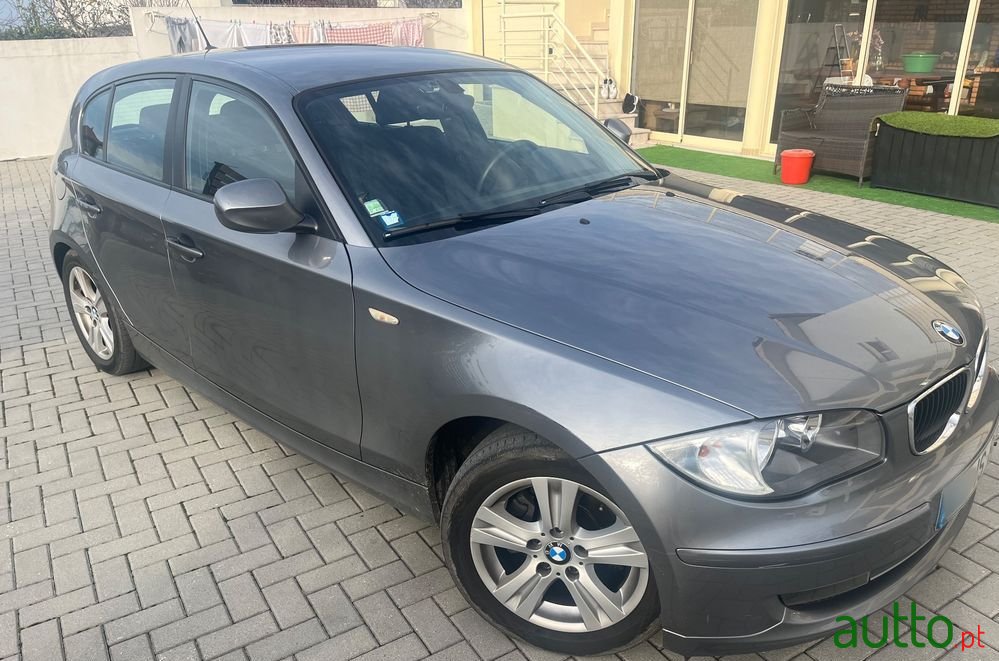 2010' BMW Série 1 Ia photo #5
