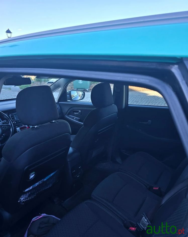2017' Kia Carens photo #2
