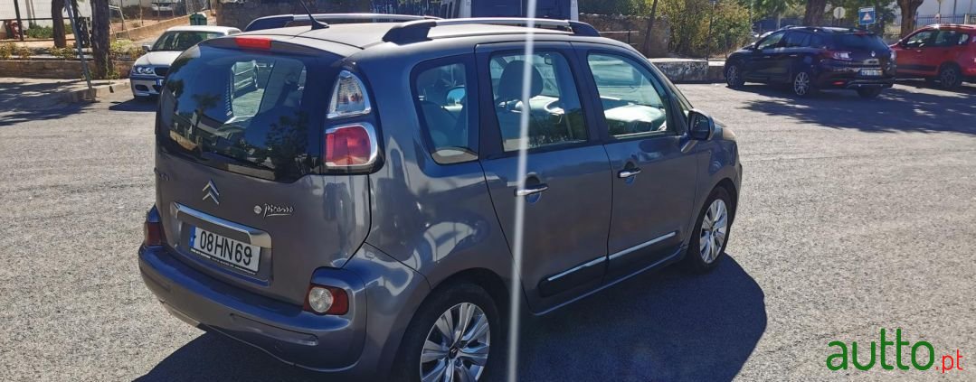 2009' Citroen C3 Picasso photo #3