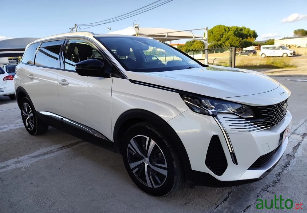 2022' Peugeot 5008 photo #4